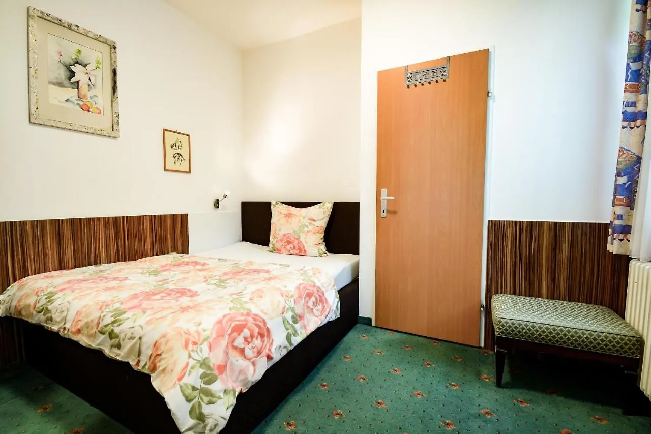 Gartenhotel Garni Pension B&B Innsbruck 2*,