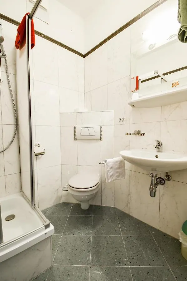 ** Hotel Gartenhotel Garni Pension B&B Innsbruck Austria