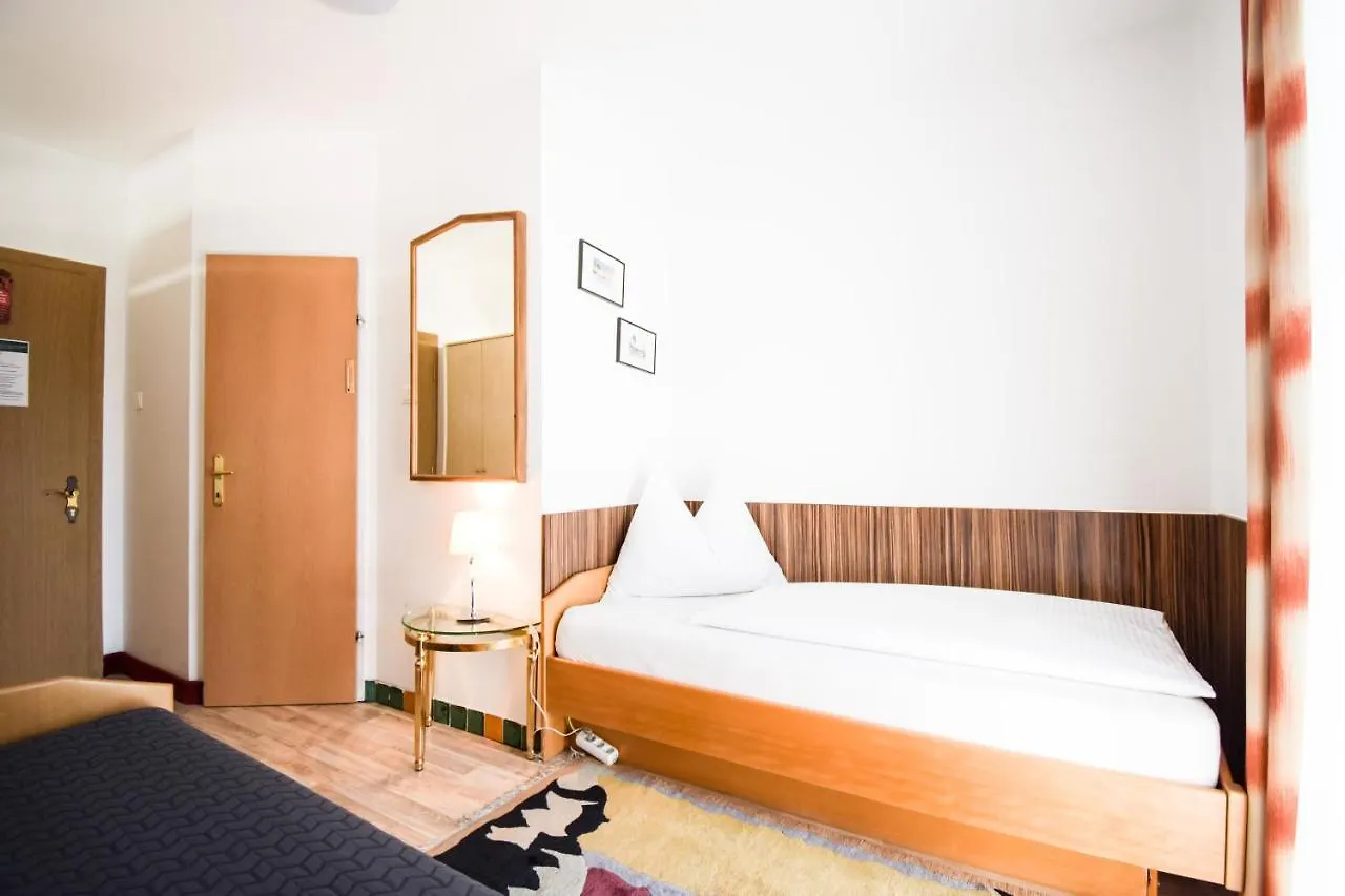 Gartenhotel Garni Pension B&B Innsbruck Hotel